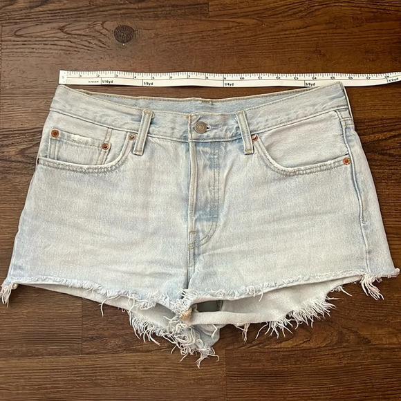 Levi’s 501 Light Wash High Waist Cutoff Shorts - Picture 2 of 5